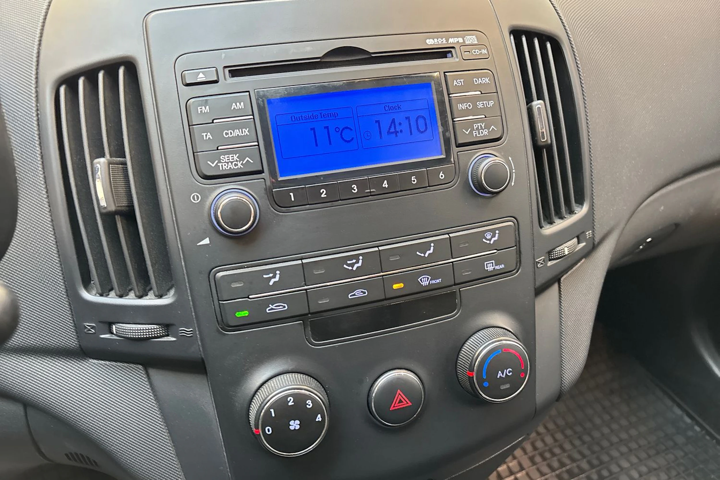 Punainen Hyundai i30 2011 kuva 20.