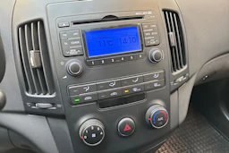 Punainen Hyundai i30 2011 kuva 20.