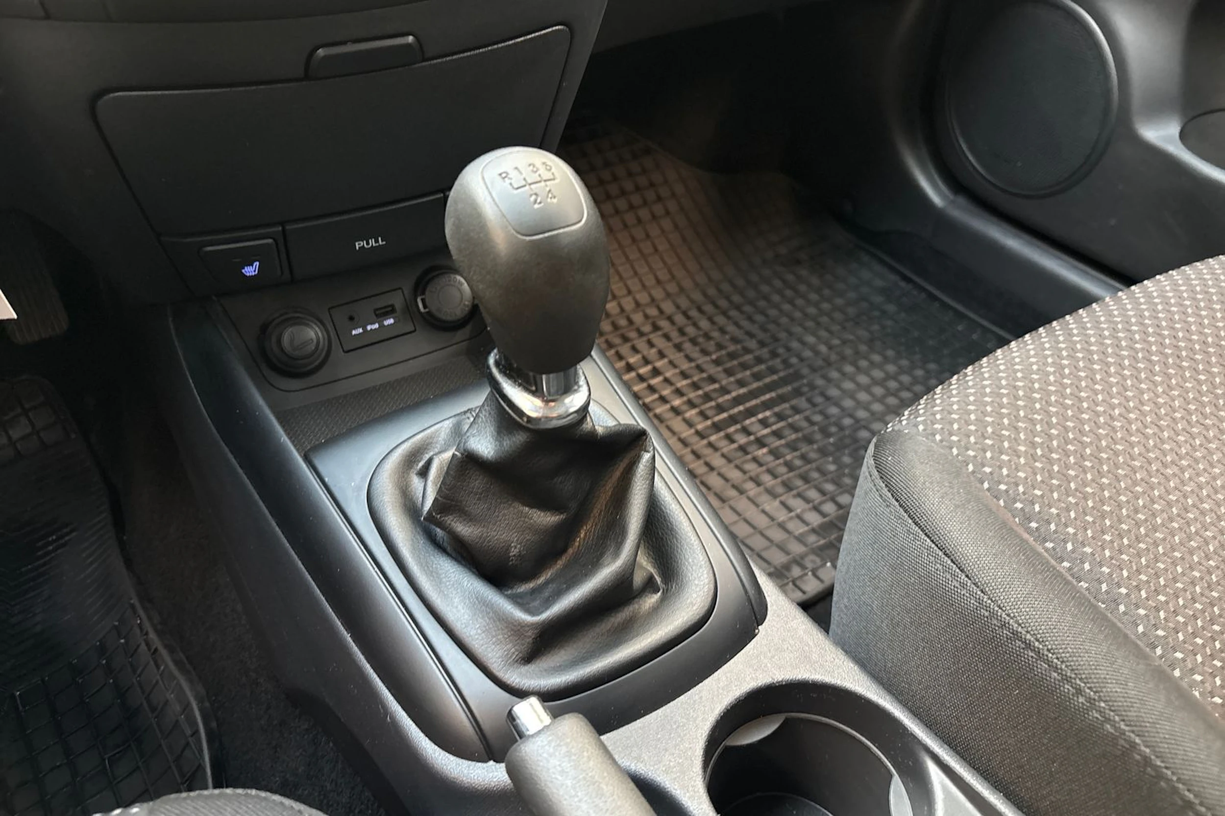 Punainen Hyundai i30 2011 kuva 21.