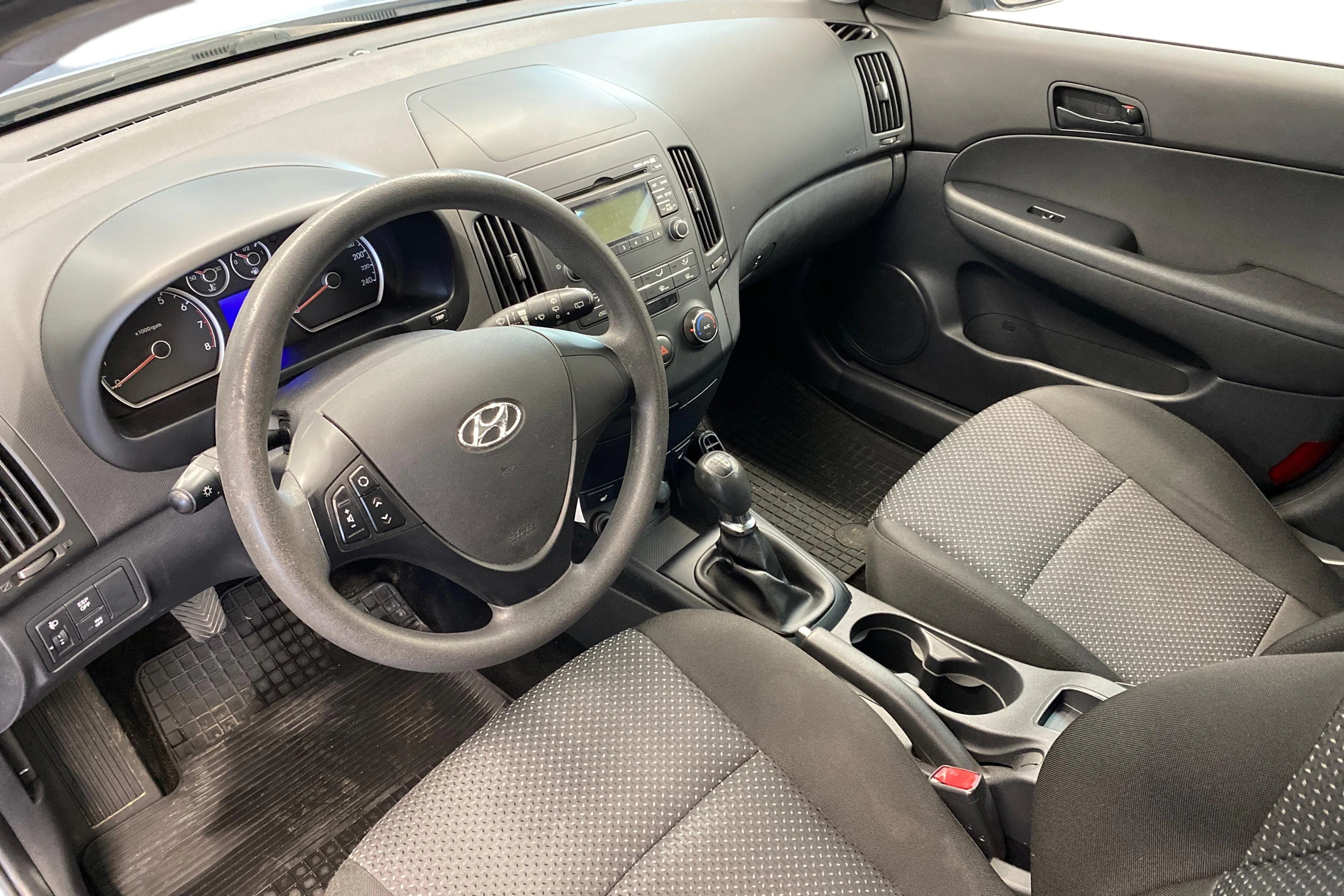 sininen Hyundai i30 2011 kuva 8.