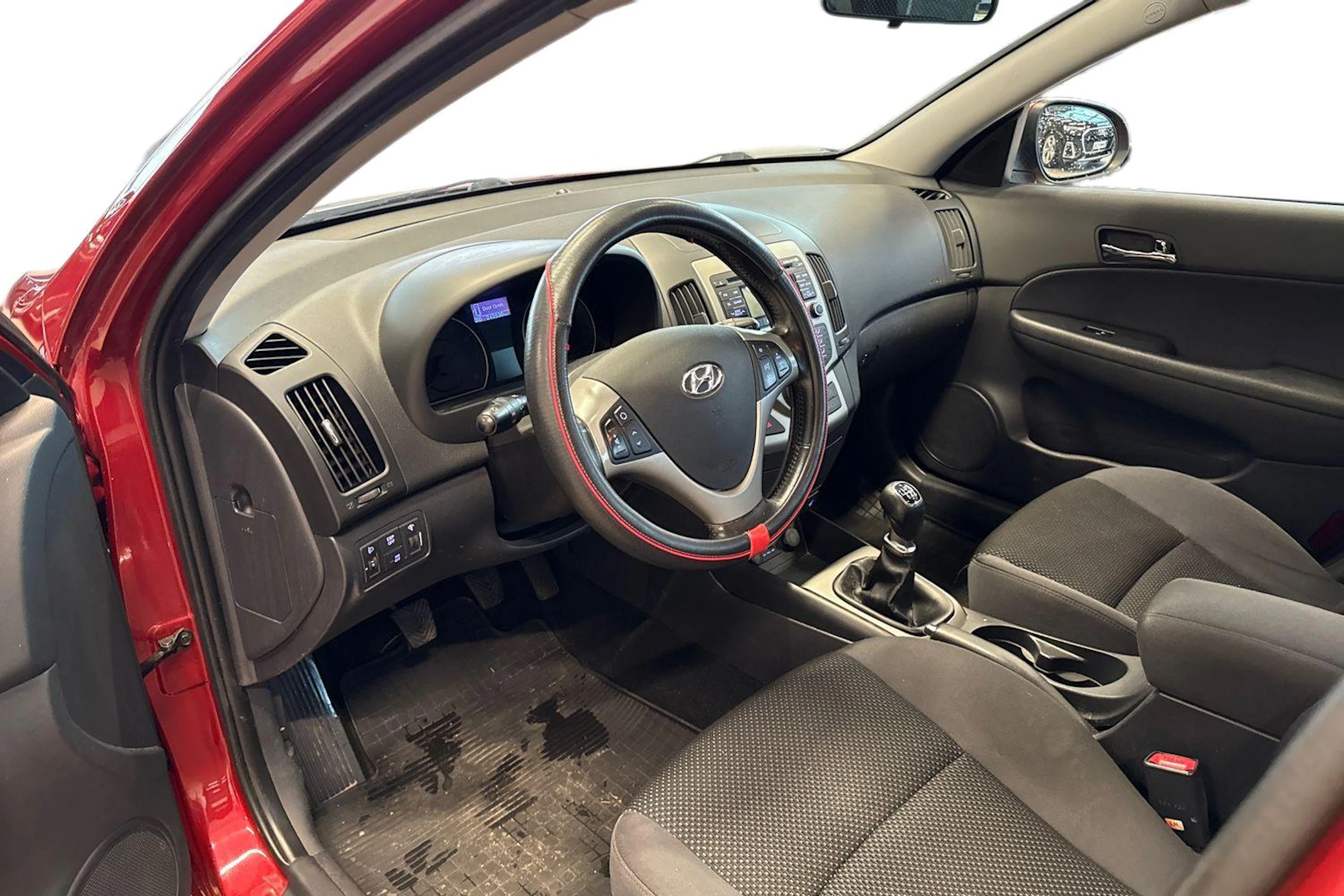 punainen Hyundai i30 2011 kuva 3.