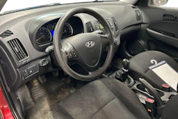 punainen Hyundai i30 2012 kuva 3.