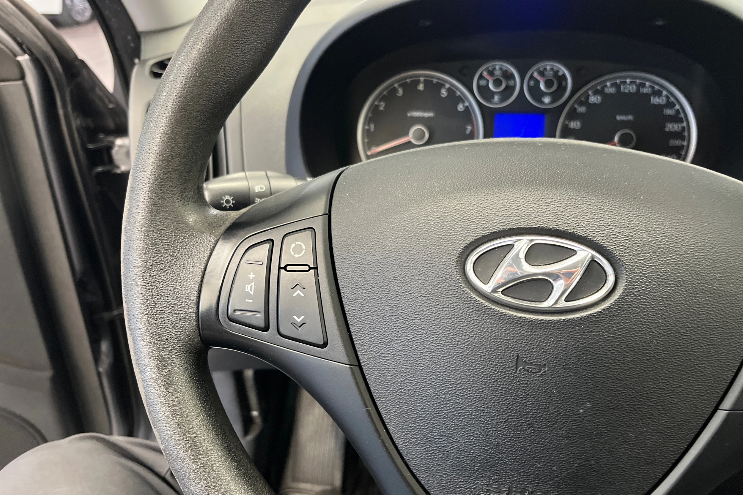 Harmaa Hyundai i30 2012 kuva 12.