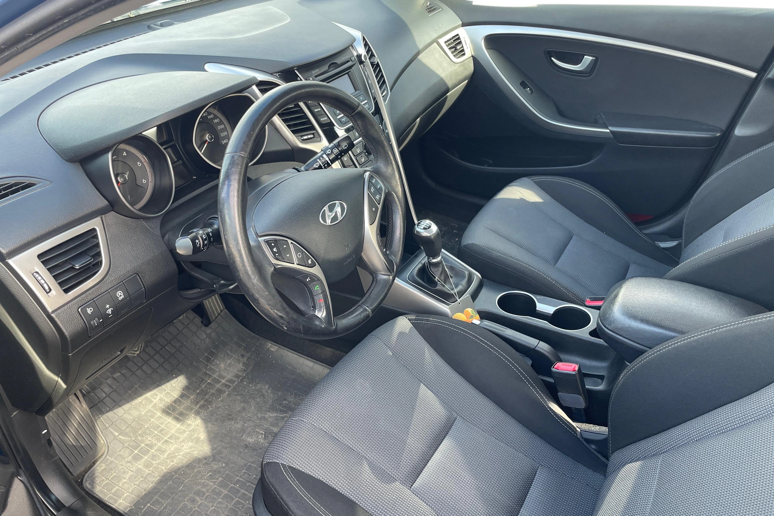 sininen Hyundai i30 5d 2012 kuva 3.