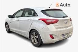 valkoinen Hyundai i30 5d 2012 kuva 2.