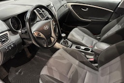 valkoinen Hyundai i30 5d 2012 kuva 6.