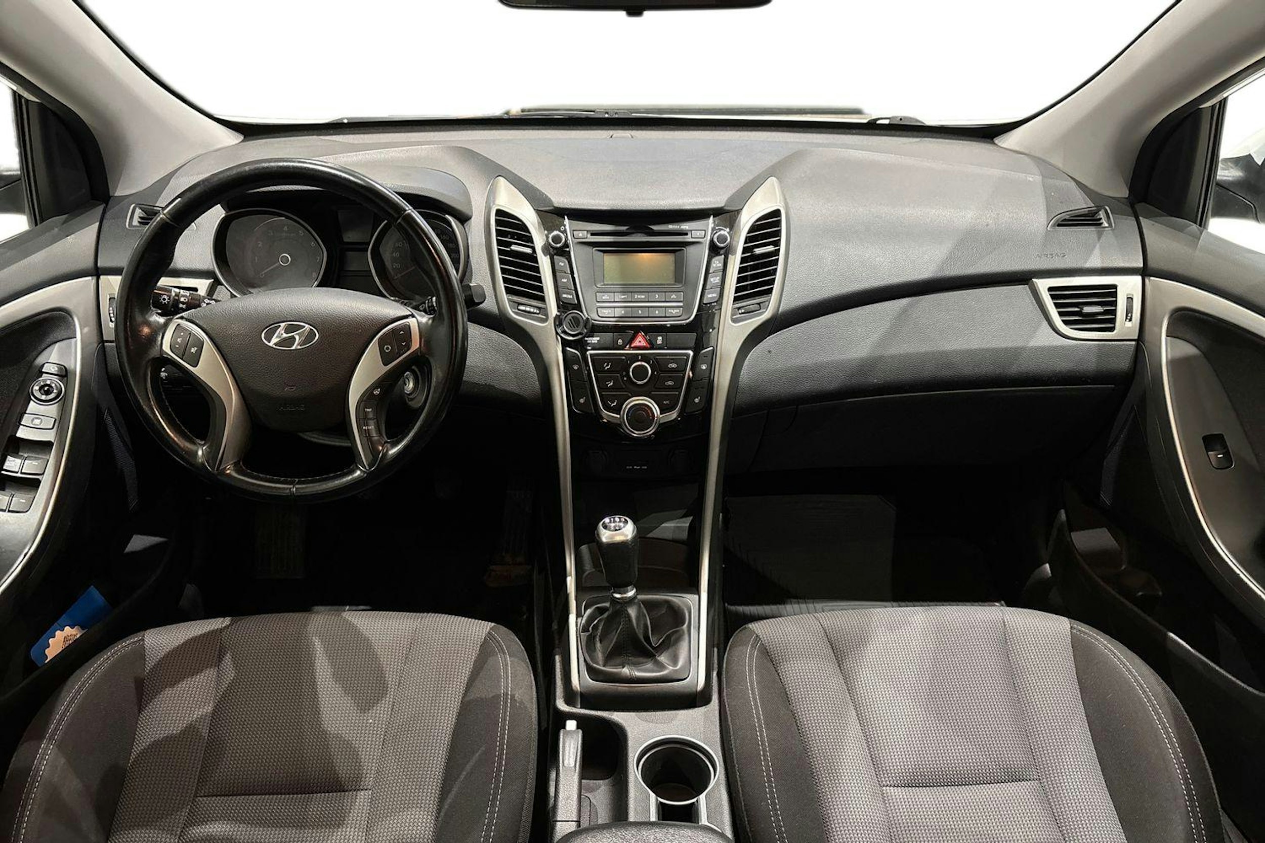 valkoinen Hyundai i30 5d 2012 kuva 7.