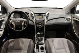 valkoinen Hyundai i30 5d 2012 kuva 7.