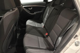 valkoinen Hyundai i30 5d 2012 kuva 8.