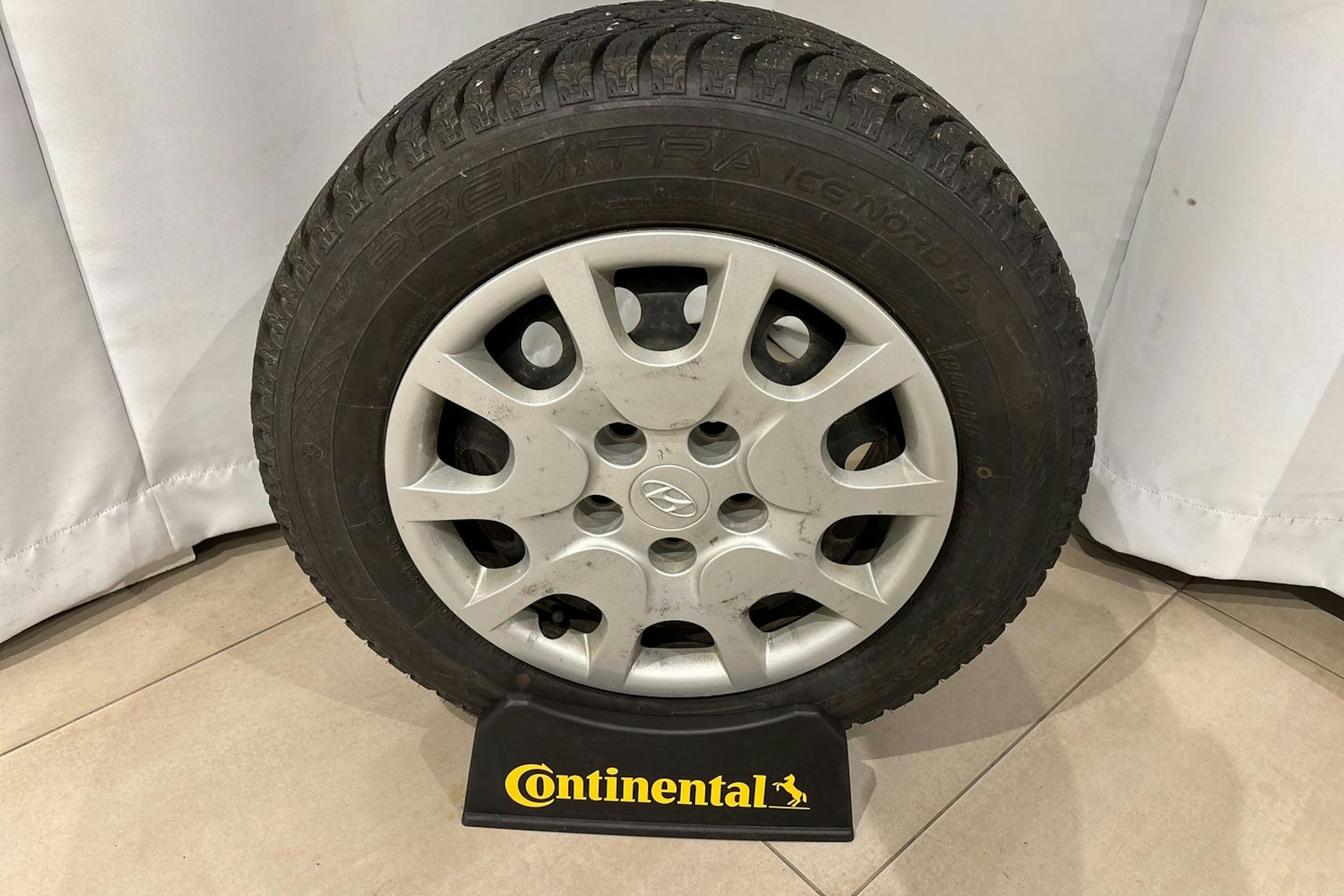 valkoinen Hyundai i30 5d 2012 kuva 11.