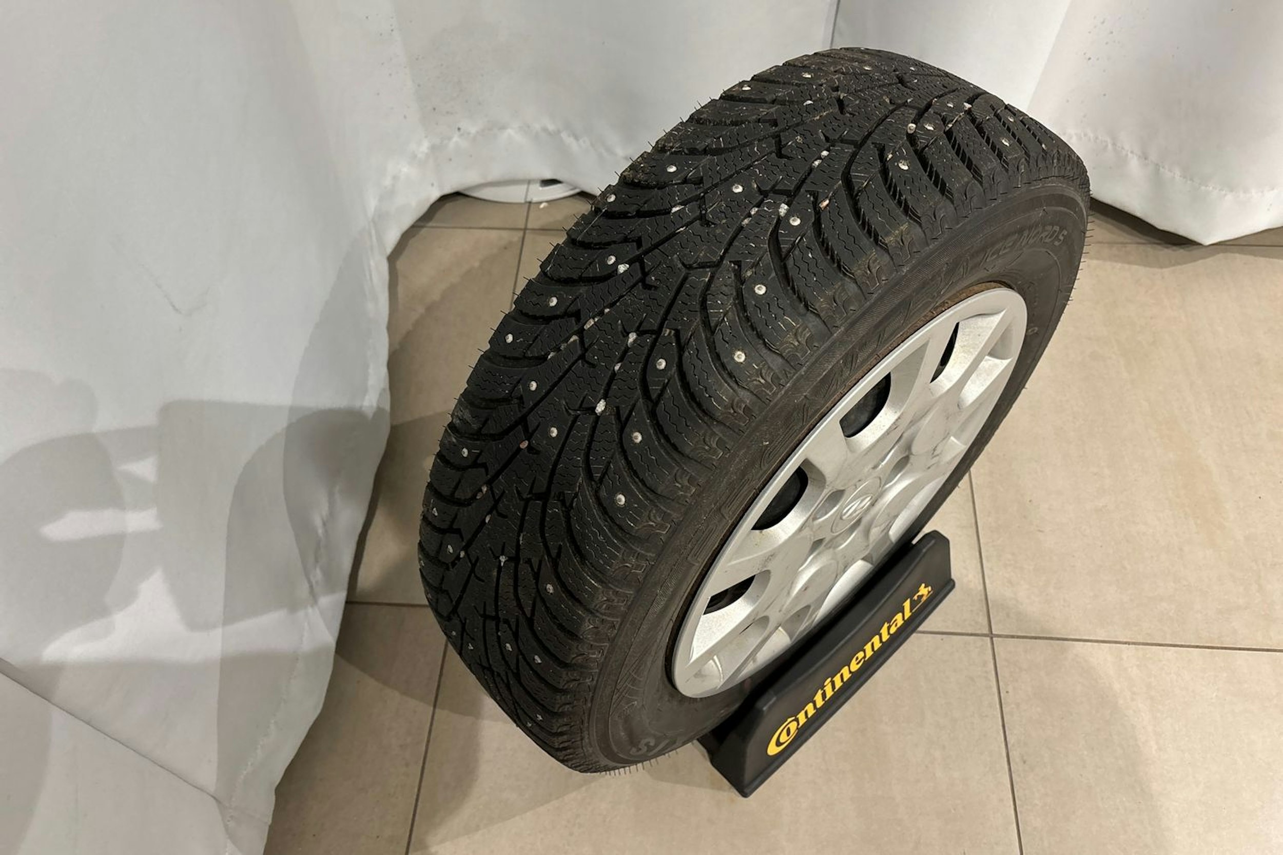 valkoinen Hyundai i30 5d 2012 kuva 12.