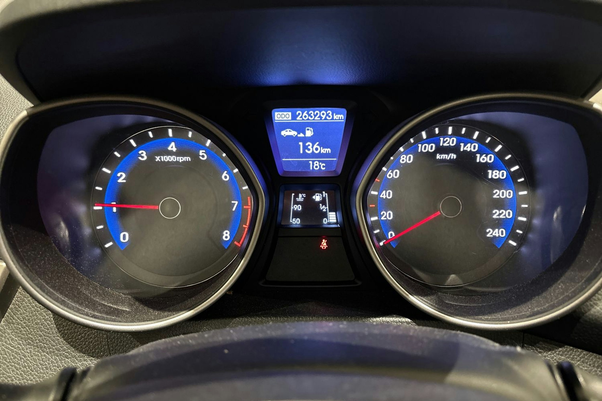 valkoinen Hyundai i30 5d 2012 kuva 14.