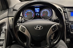 valkoinen Hyundai i30 5d 2012 kuva 15.