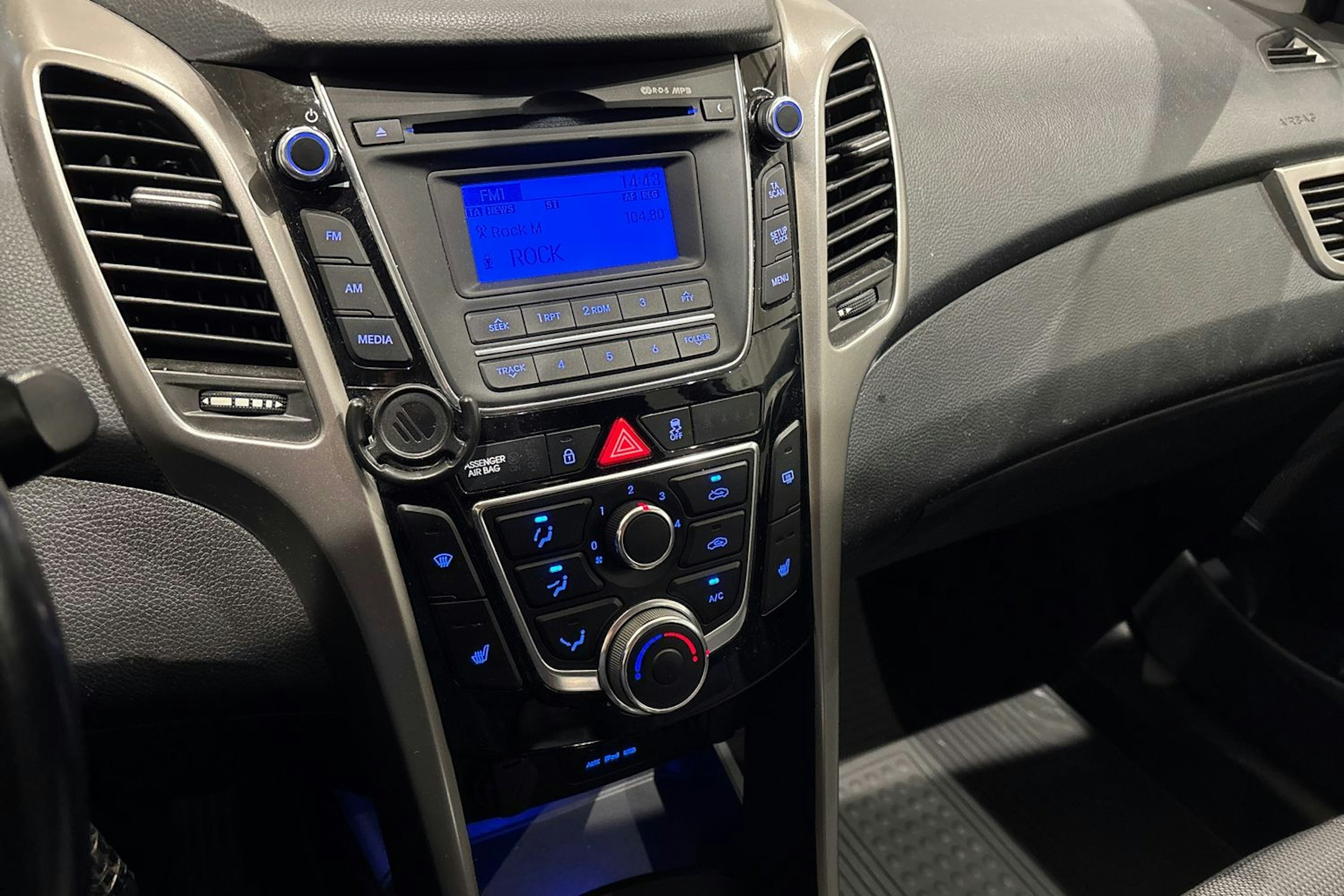 valkoinen Hyundai i30 5d 2012 kuva 16.