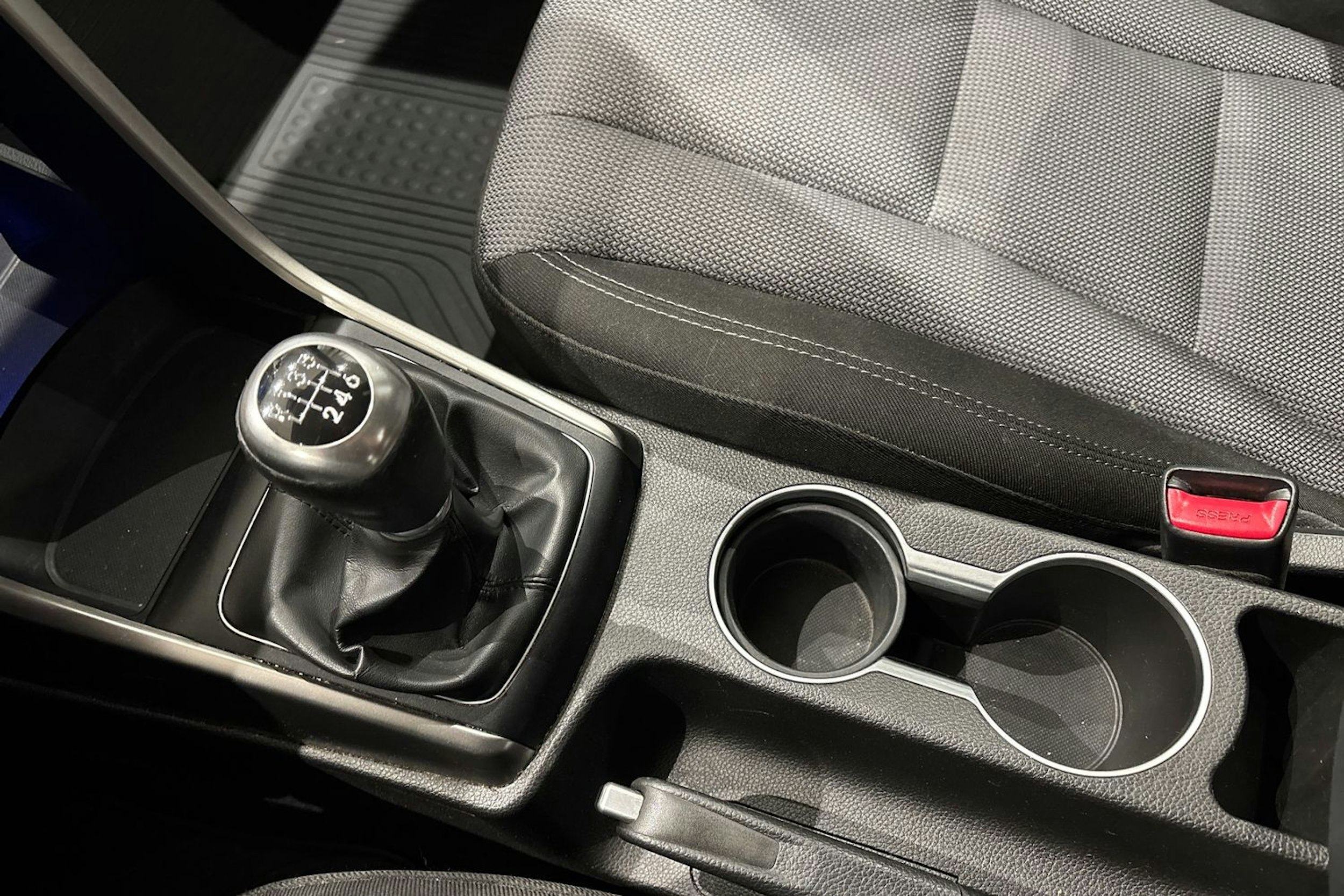 valkoinen Hyundai i30 5d 2012 kuva 17.