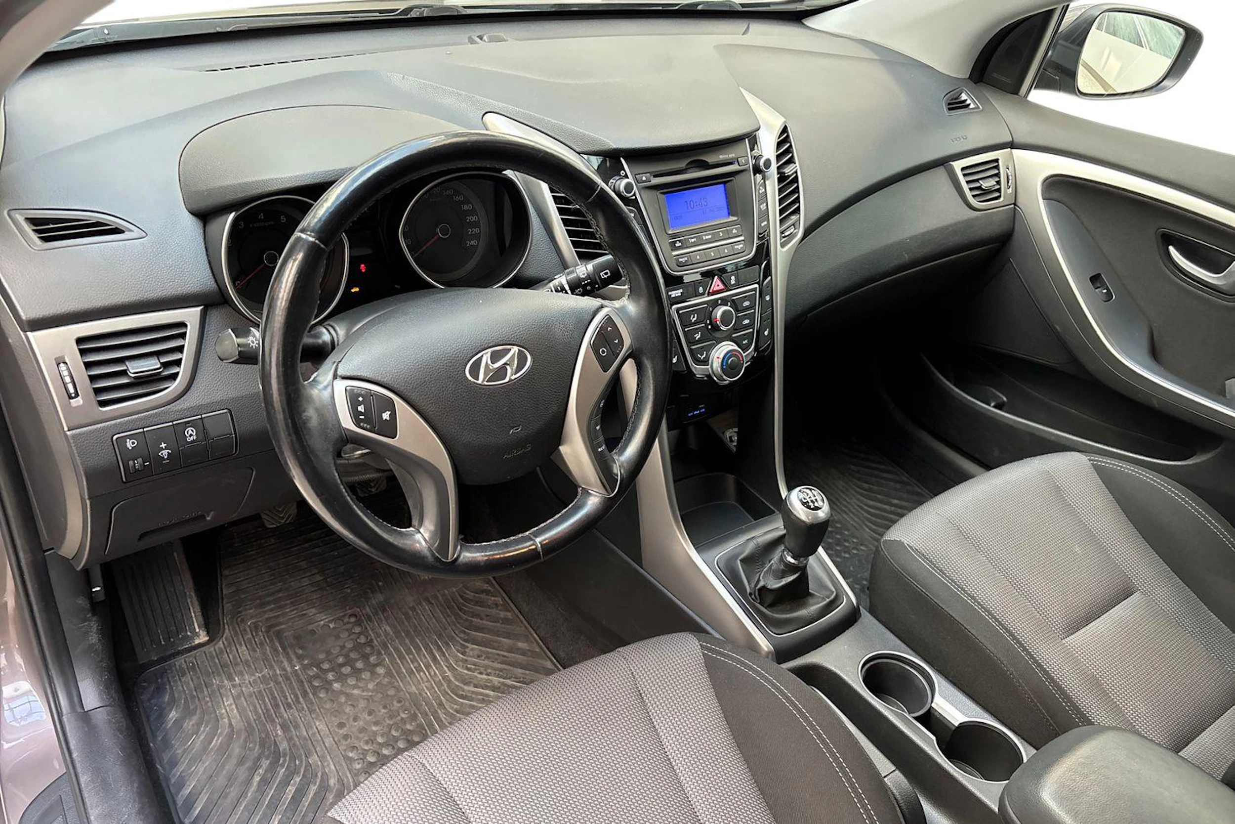 ruskea (beige) Hyundai i30 5d 2013 kuva 8.