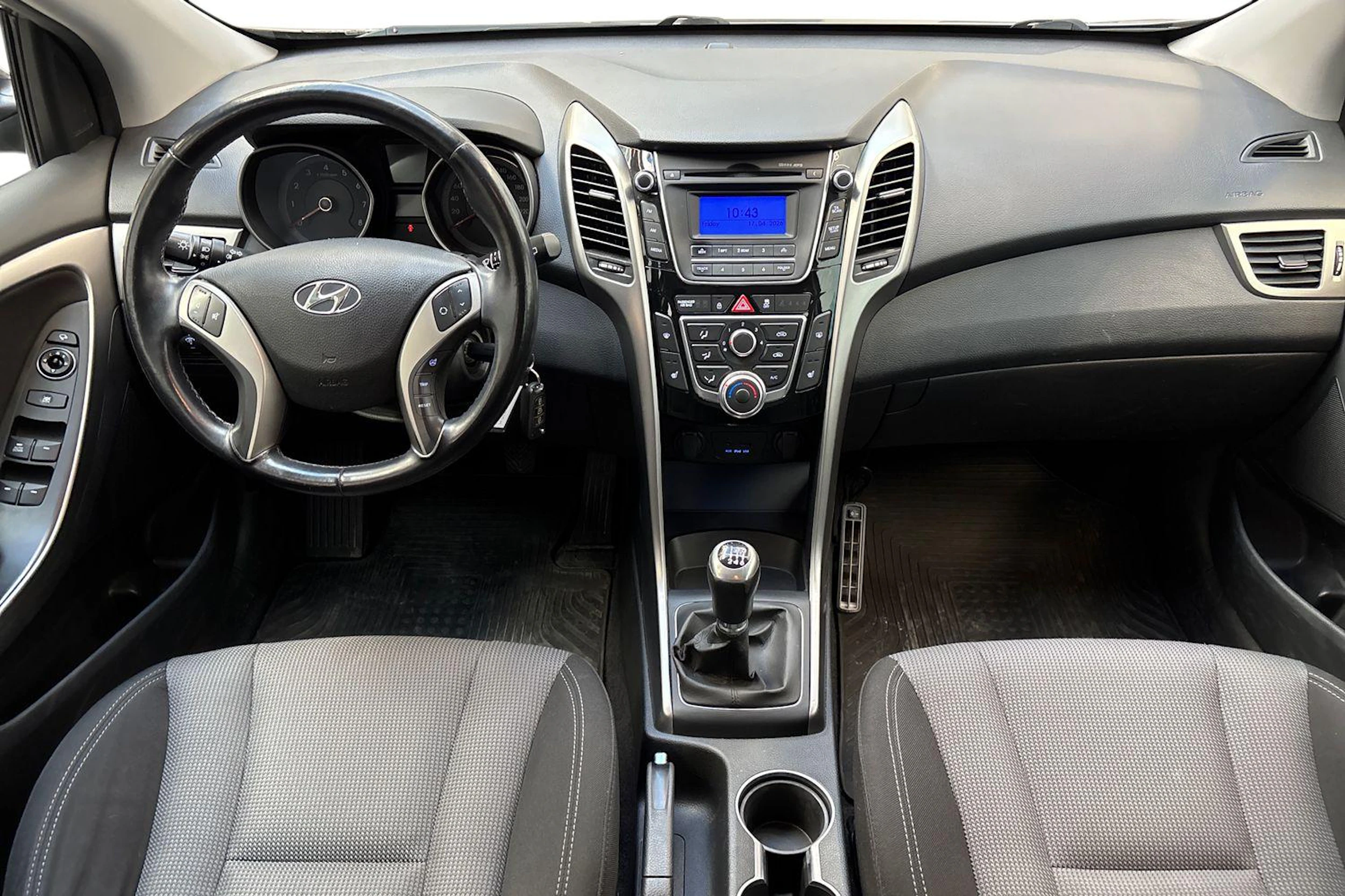 ruskea (beige) Hyundai i30 5d 2013 kuva 9.