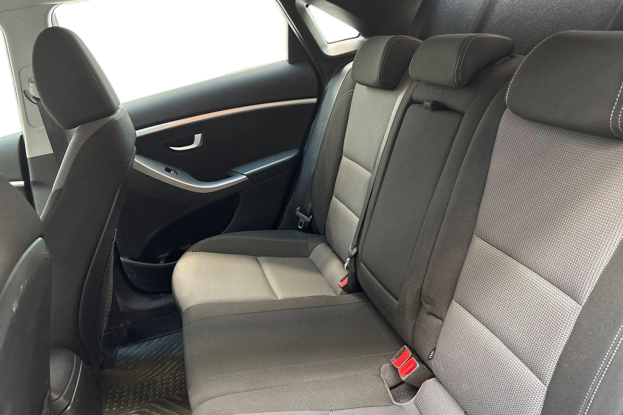 ruskea (beige) Hyundai i30 5d 2013 kuva 11.