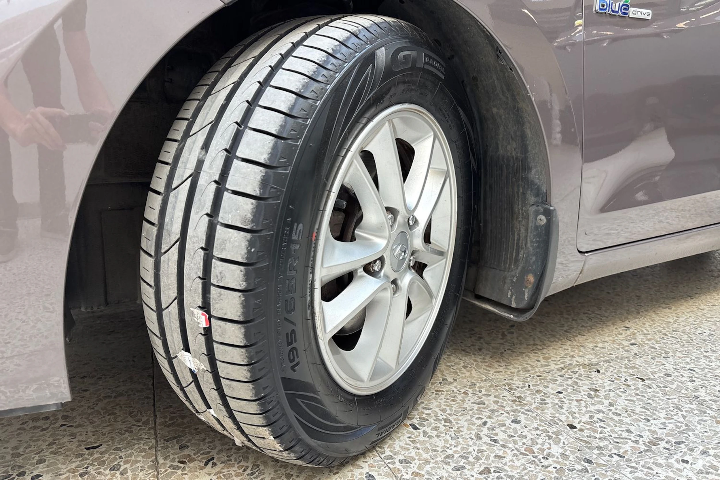 ruskea (beige) Hyundai i30 5d 2013 kuva 13.