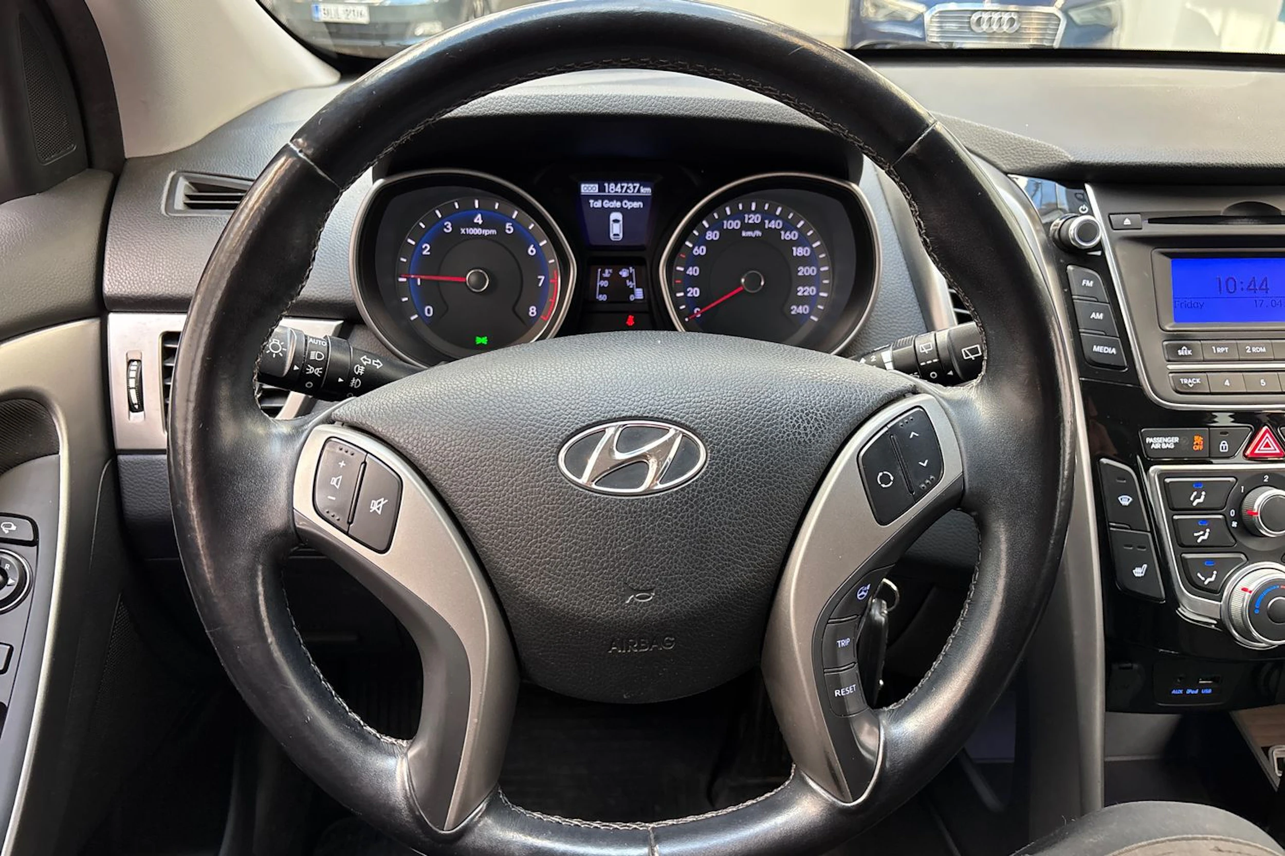 ruskea (beige) Hyundai i30 5d 2013 kuva 18.