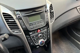 ruskea (beige) Hyundai i30 5d 2013 kuva 20.