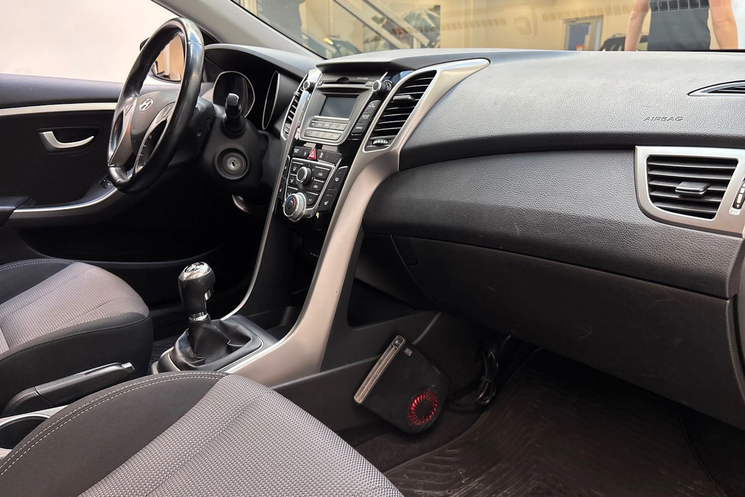 ruskea (beige) Hyundai i30 5d 2013 kuva 22.