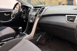 ruskea (beige) Hyundai i30 5d 2013 kuva 22.