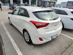valkoinen Hyundai i30 5d 2013 kuva 2.