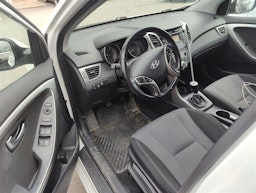 valkoinen Hyundai i30 5d 2013 kuva 3.