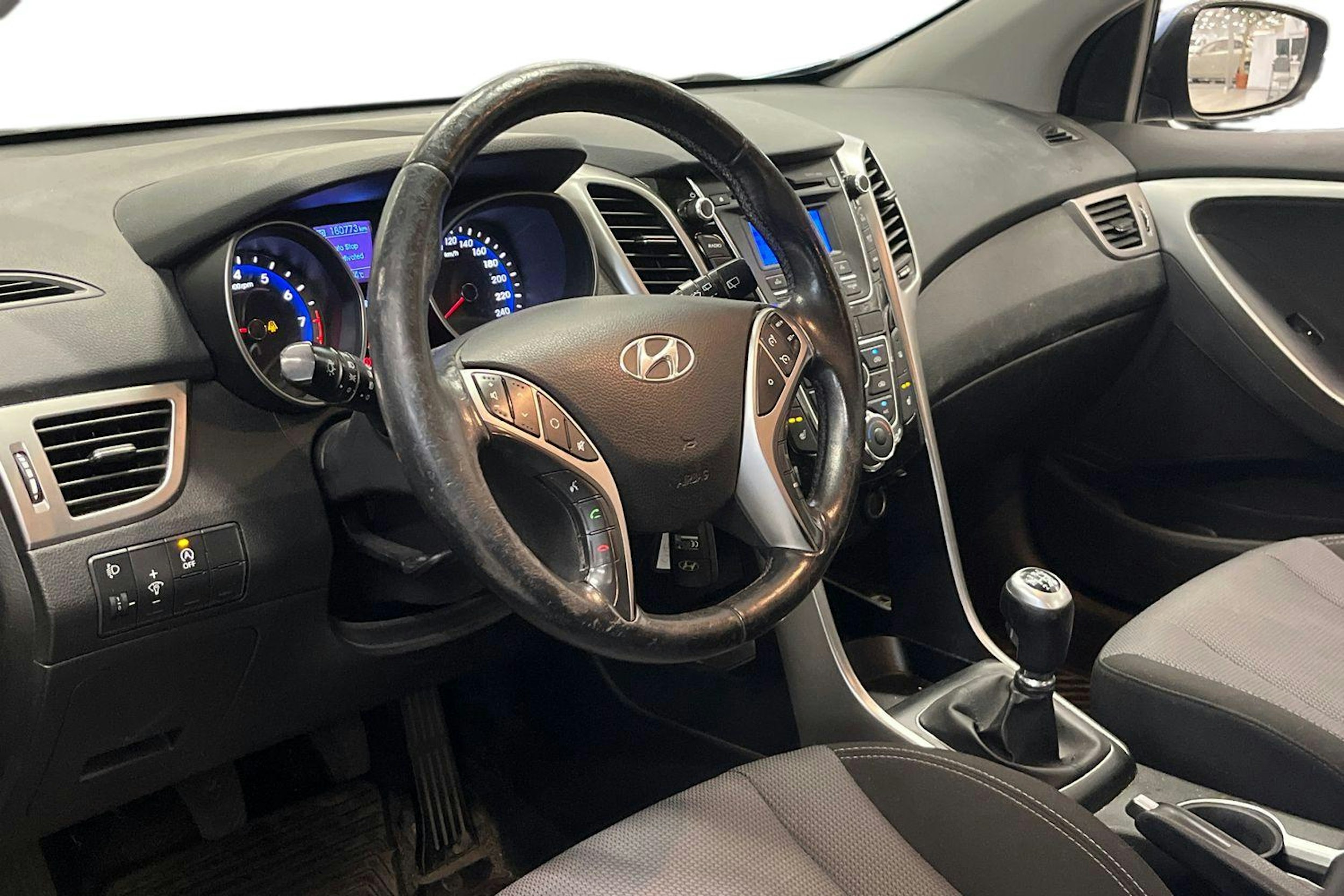 sininen Hyundai i30 5d 2013 kuva 3.