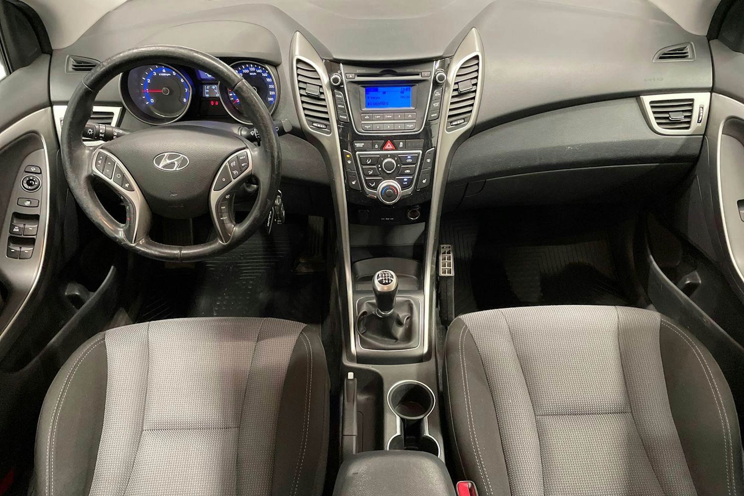 sininen Hyundai i30 5d 2013 kuva 9.