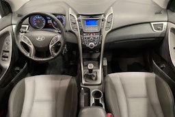 sininen Hyundai i30 5d 2013 kuva 9.