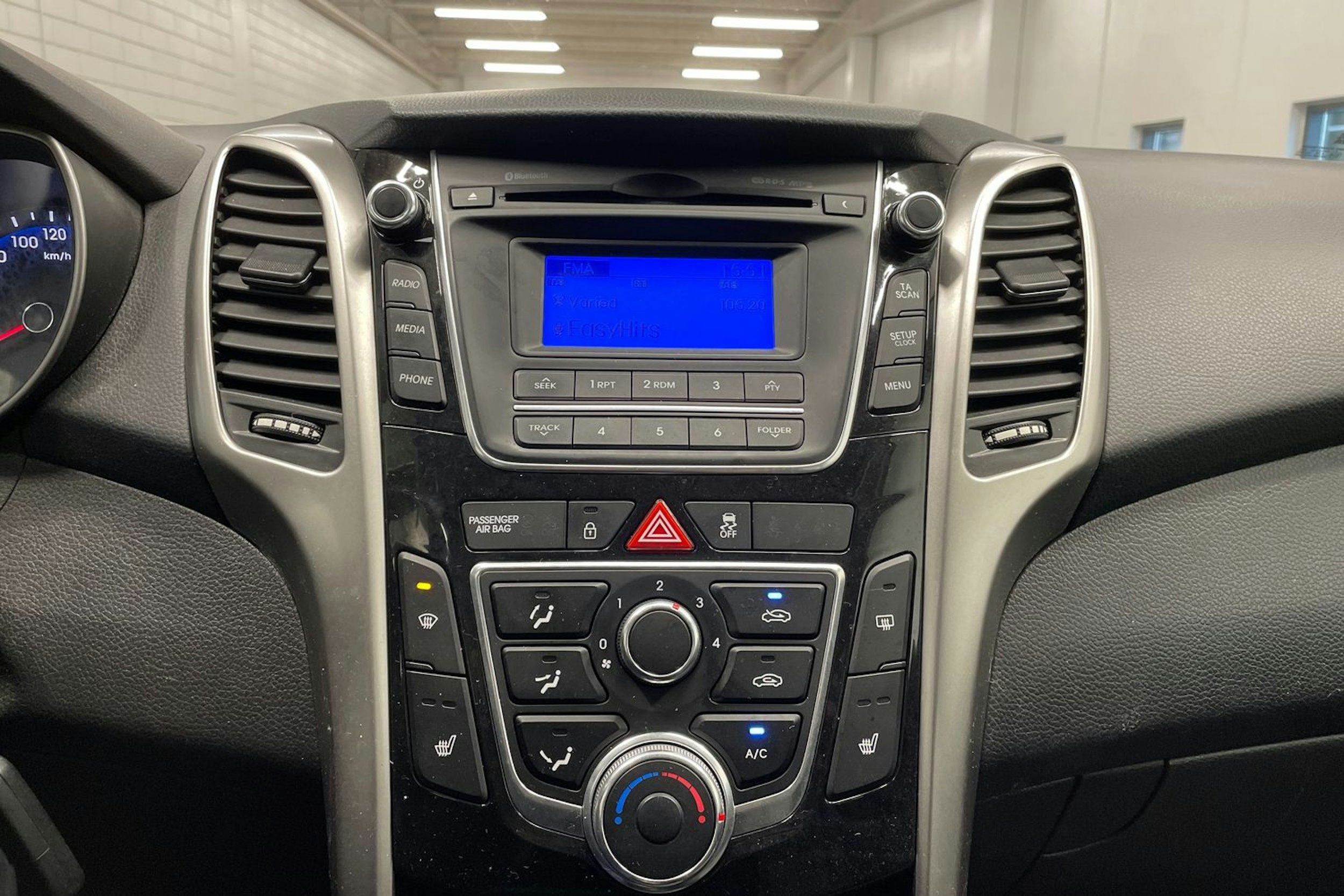 sininen Hyundai i30 5d 2013 kuva 17.