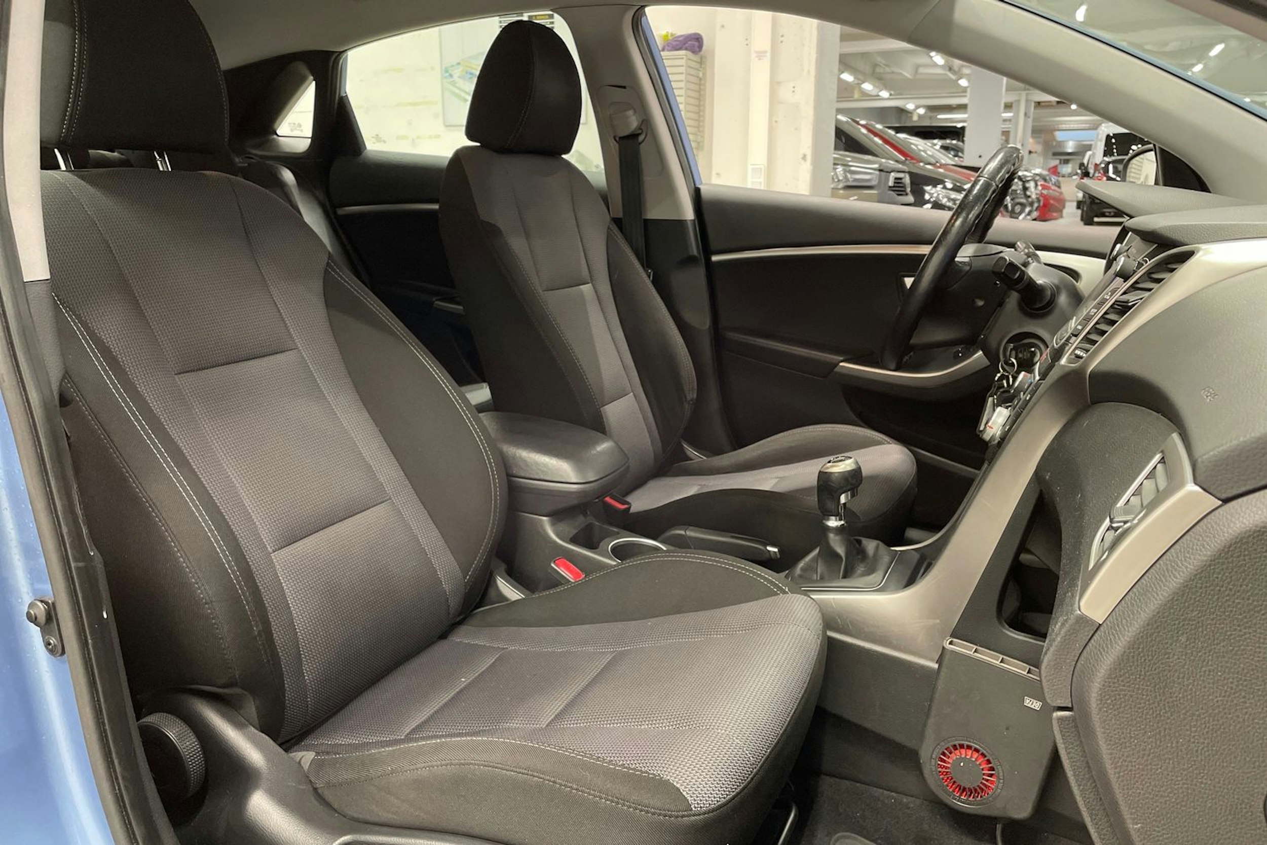 sininen Hyundai i30 5d 2013 kuva 23.