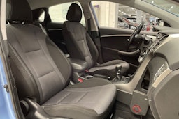 sininen Hyundai i30 5d 2013 kuva 23.