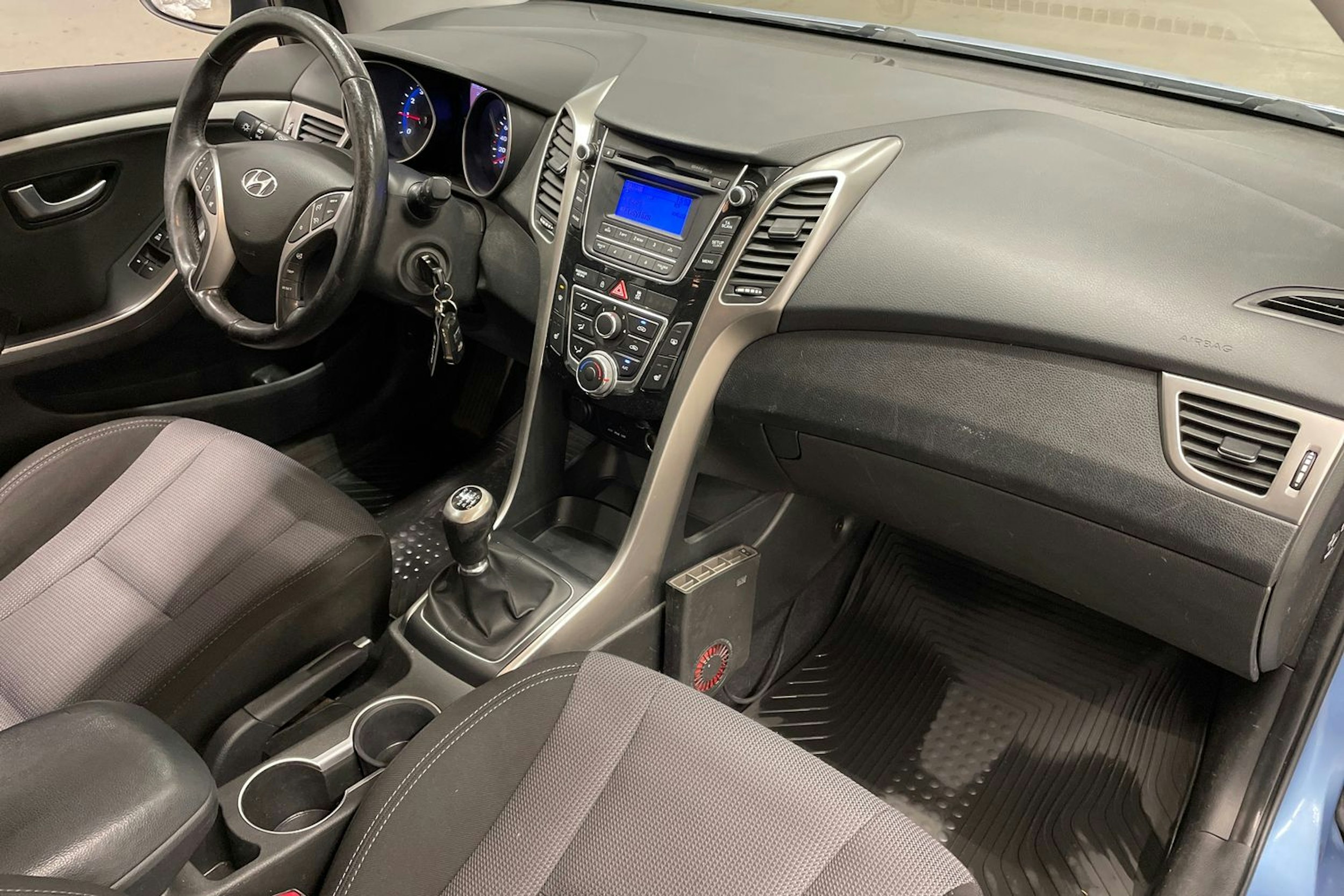 sininen Hyundai i30 5d 2013 kuva 24.