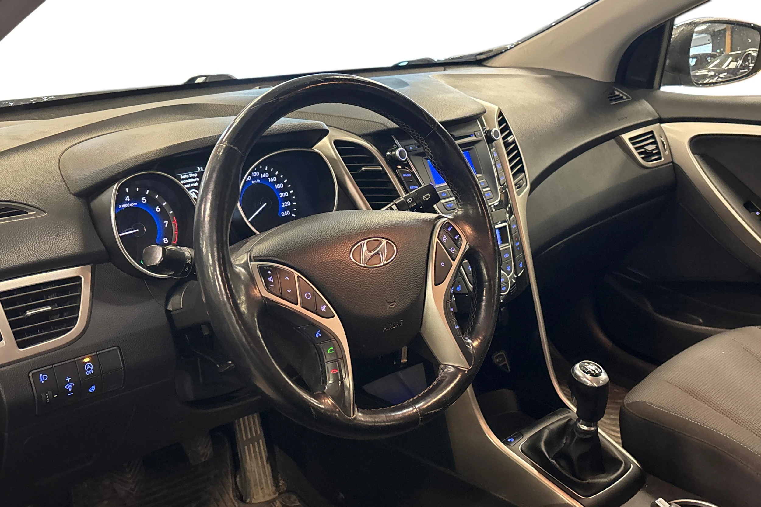 harmaa Hyundai i30 5d 2016 kuva 3.