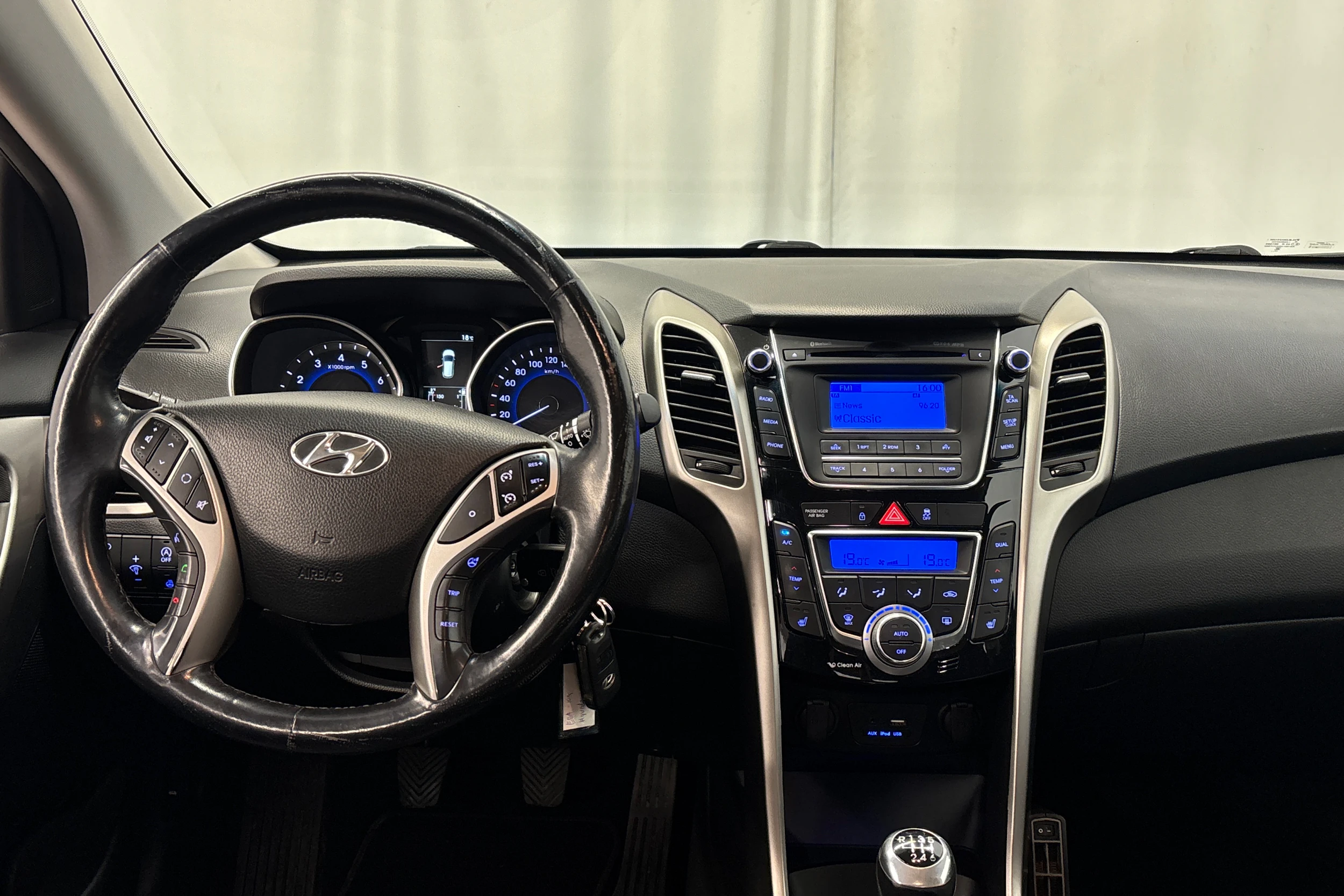 harmaa Hyundai i30 5d 2016 kuva 16.