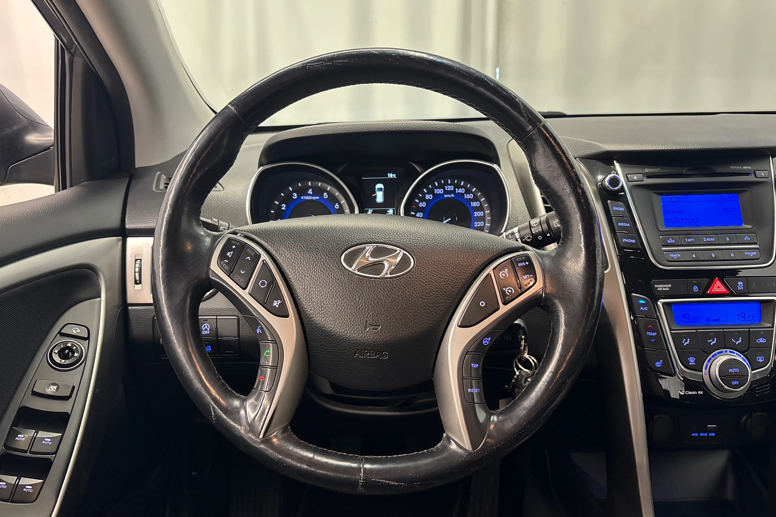harmaa Hyundai i30 5d 2016 kuva 17.