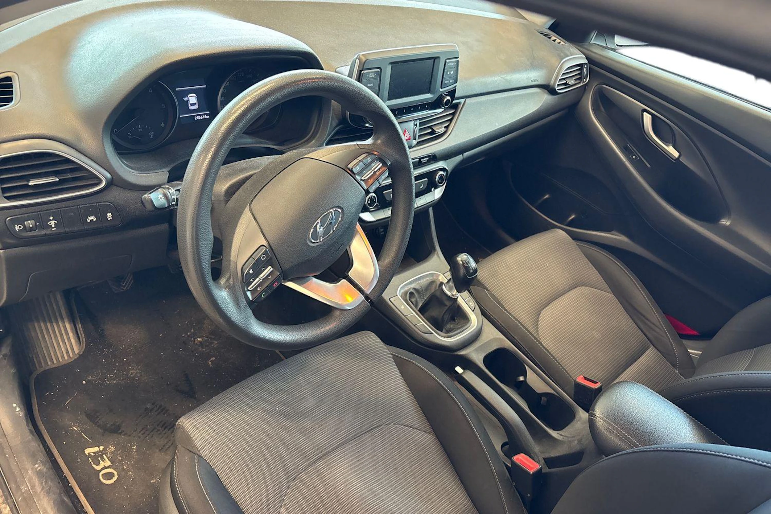 valkoinen Hyundai i30 5d 2017 kuva 8.