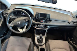 valkoinen Hyundai i30 5d 2017 kuva 9.
