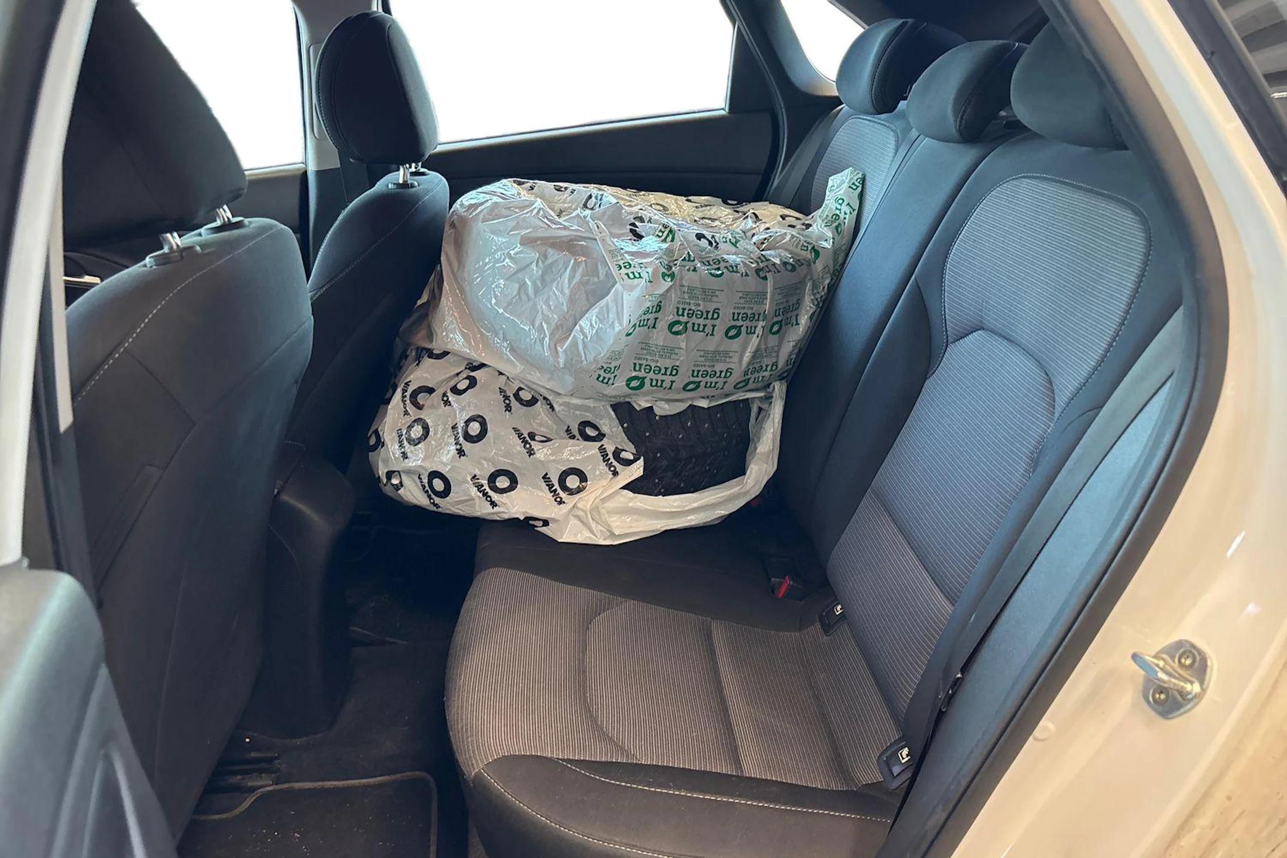 valkoinen Hyundai i30 5d 2017 kuva 11.