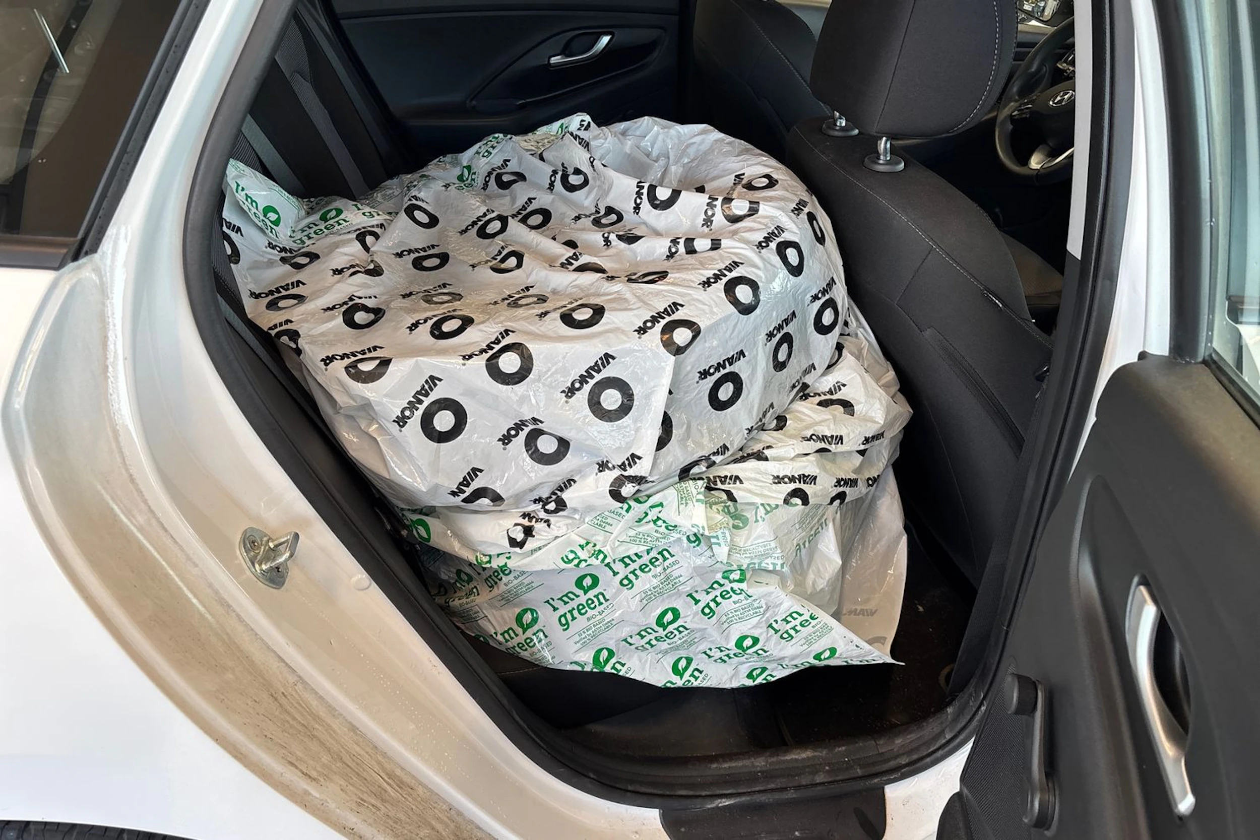 valkoinen Hyundai i30 5d 2017 kuva 13.