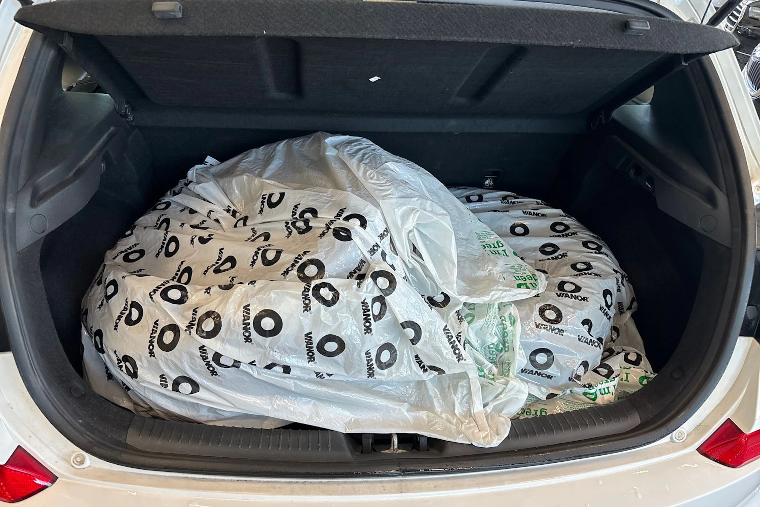 valkoinen Hyundai i30 5d 2017 kuva 15.