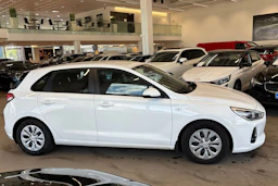 valkoinen Hyundai i30 5d 2017 kuva 16.