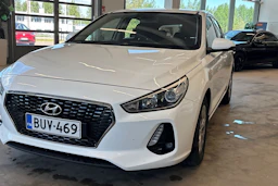 valkoinen Hyundai i30 5d 2017 kuva 23.