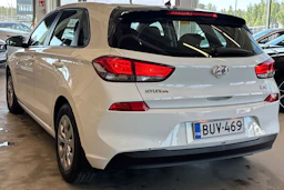 valkoinen Hyundai i30 5d 2017 kuva 24.