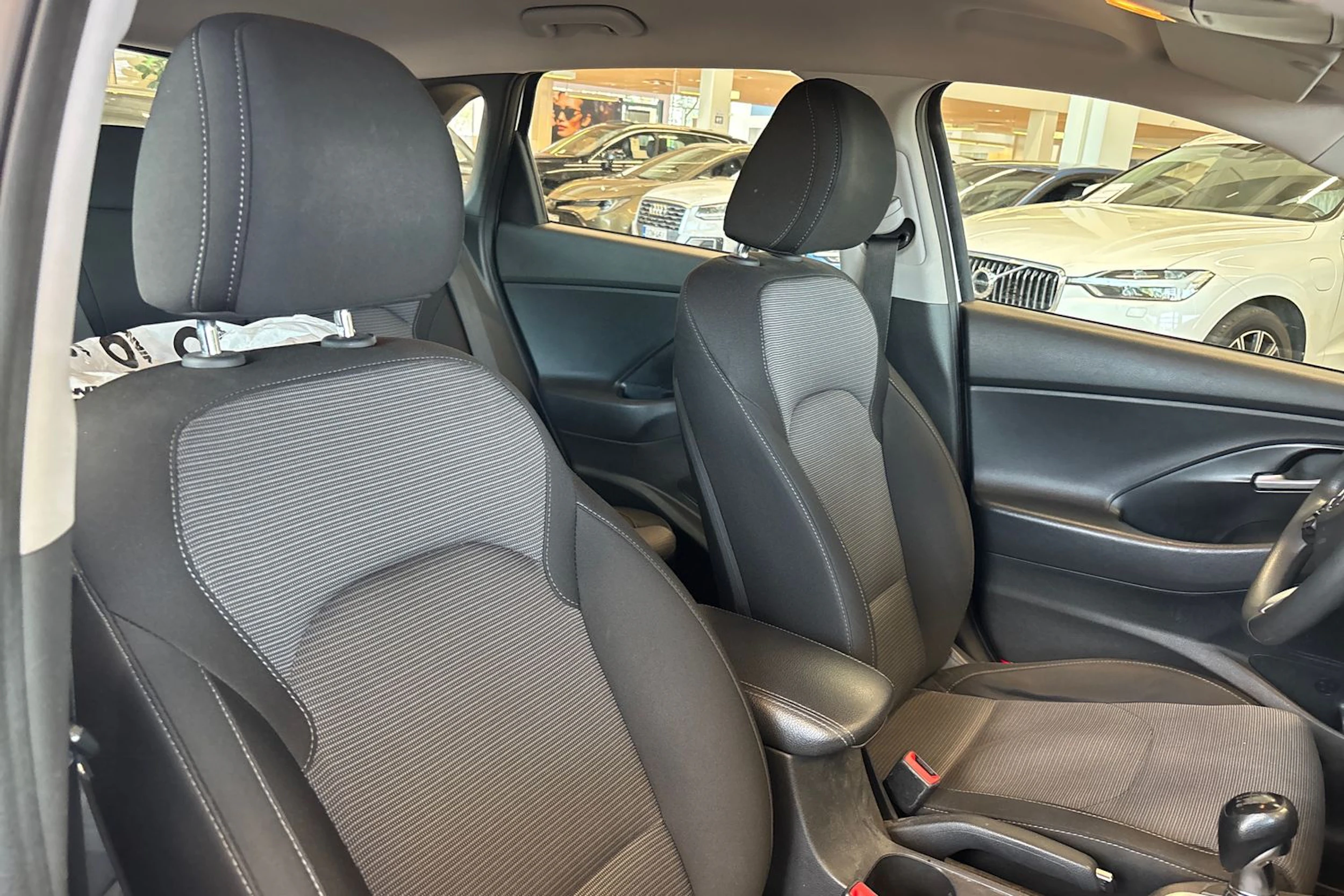 valkoinen Hyundai i30 5d 2017 kuva 28.