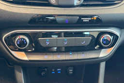 valkoinen Hyundai i30 5d 2017 kuva 37.