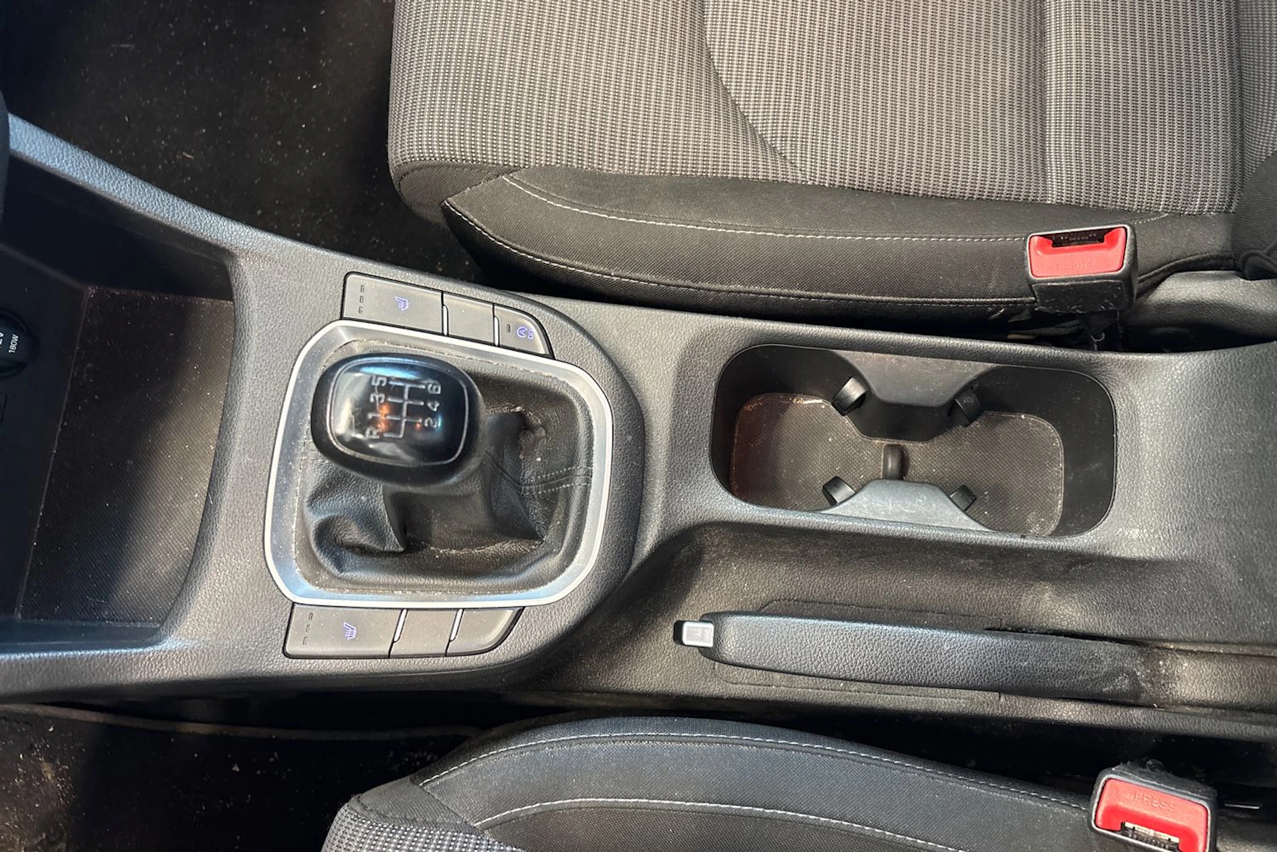 valkoinen Hyundai i30 5d 2017 kuva 39.